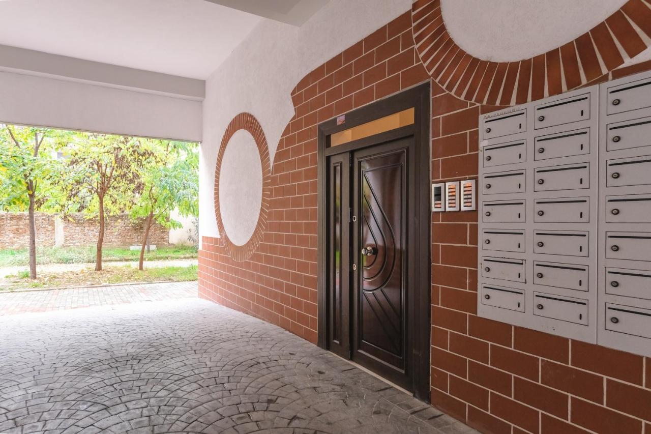 Two Steps Apartments Тирана Экстерьер фото